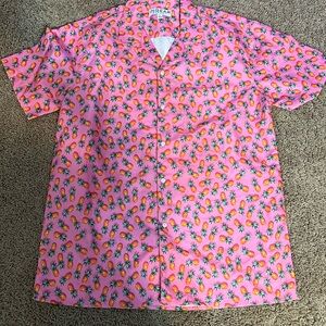 Men’s pineapple, but front shirt, Cruise worthy size small
